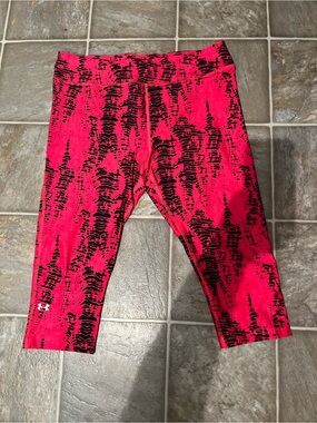 Under Armour Hot Pink & Black Printed Capri Leggings
